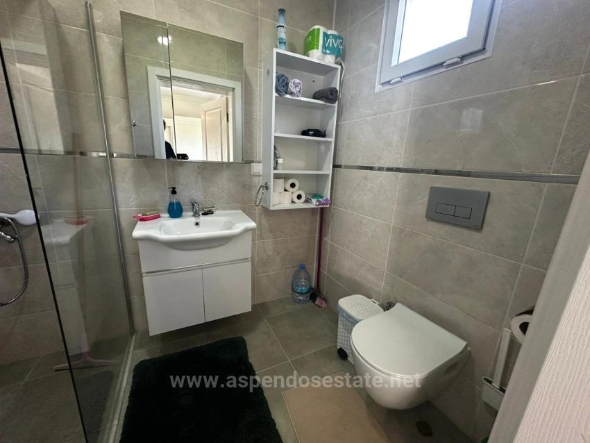 Eingeschossiges Haus Mit 2 Schlafzimmern Und Einem Zusätzlichen Zimmer Auf Einem 459 M² Großen Grundstück In Okçular Zu Verkaufen