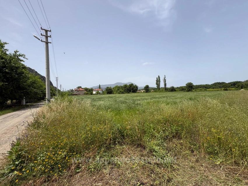 2100 M2 Großes Grundstück Zum Verkauf In Okçular Marmaris.