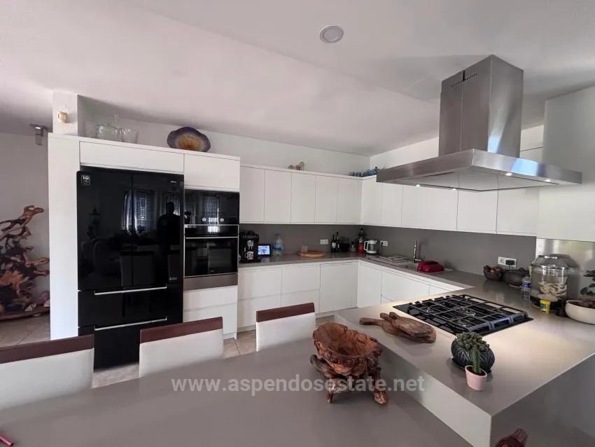 Eckgrundstück Mit 980 M² Und 5+1 Zimmern In Dalyan, Maraş, Zu Verkaufen.