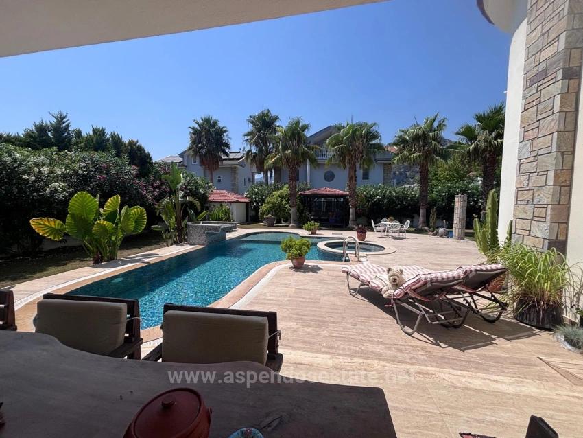 5+1 Villa Zum Verkauf Auf Einem 980 M² Großen Grundstück An Der Ecke In Dalyan Maraş