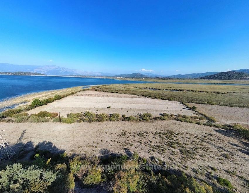 3210 M² Großes 2B-Grundstück In Çandır, Direkt Am Seeufer, Zu Verkaufen