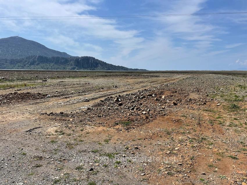19.600 M² Großes Grundstück Zum Verkauf, Direkt An Der Straße Dalyan Iztuzu Beach Gelegen.