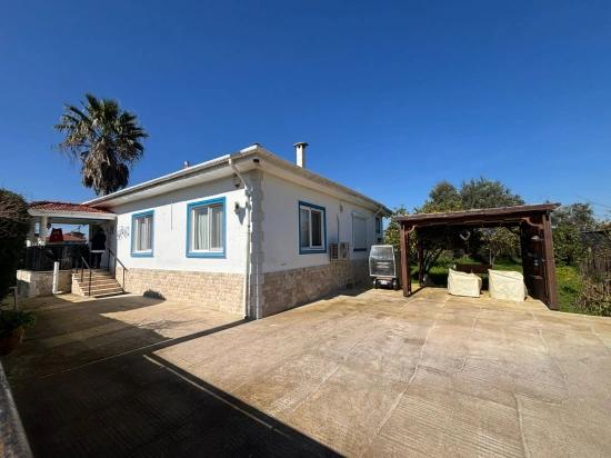 Eingeschossiges Haus Mit 2 Schlafzimmern Und Einem Zusätzlichen Zimmer Auf Einem 459 M² Großen Grundstück In Okçular Zu Verkaufen