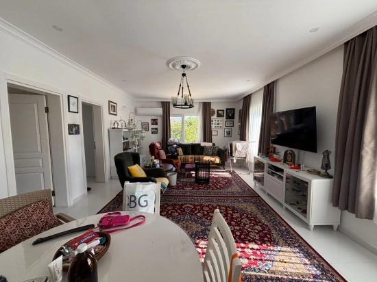 Eingeschossiges Haus Mit 2 Schlafzimmern Und Einem Zusätzlichen Zimmer Auf Einem 459 M² Großen Grundstück In Okçular Zu Verkaufen
