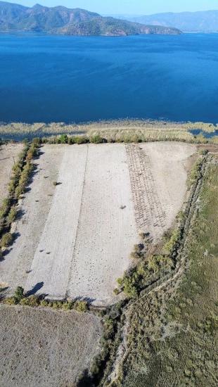 3210 M² Großes 2b-grundstück In Çandır, Direkt Am Seeufer, Zu Verkaufen