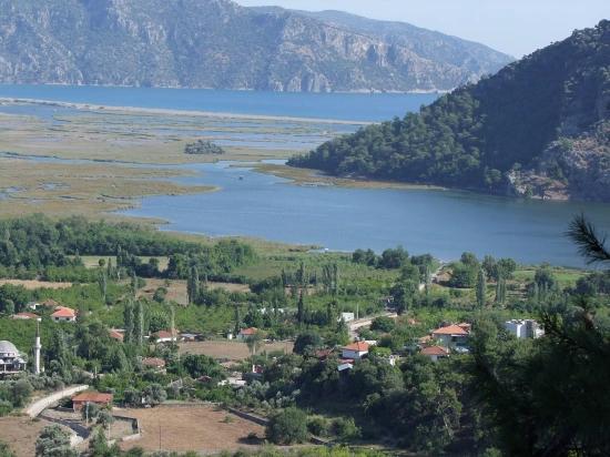 1252M2 Grundstück Zum Verkauf Mit Seeblick In Çandır