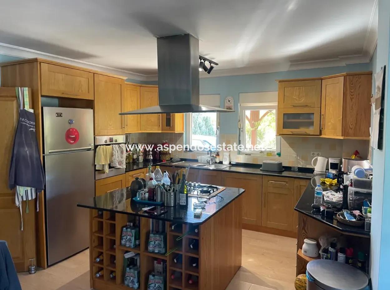 4 2 Villen Zum Verkauf Auf Einem Grundstück Von 6000M2 In Dalyan Gulpinar