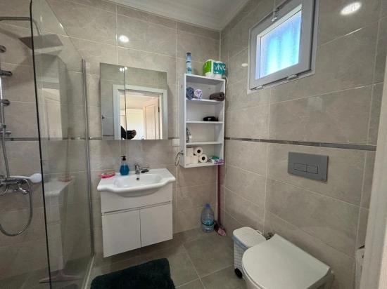 Eingeschossiges Haus Mit 2 Schlafzimmern Und Einem Zusätzlichen Zimmer Auf Einem 459 M² Großen Grundstück In Okçular Zu Verkaufen