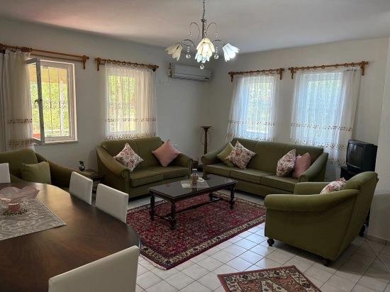 Zweistöckiges Haus Auf Einem 514 M² Großen Grundstück In Okçular Zu Verkaufen.
