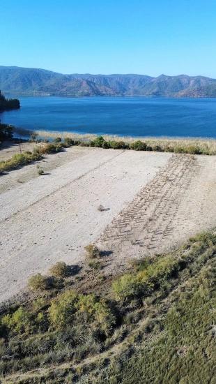 3210 M² Großes 2b-grundstück In Çandır, Direkt Am Seeufer, Zu Verkaufen