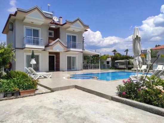 4+1 Villa Zum Verkauf Auf Einem Eckgrundstück Von 545 M2 In Dalyan Gülpınar
