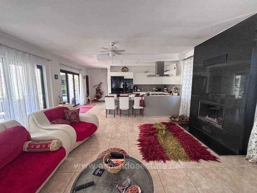 5+1 Villa For Sale In A 980M2 Land On The Corner In Dalyan Maraş