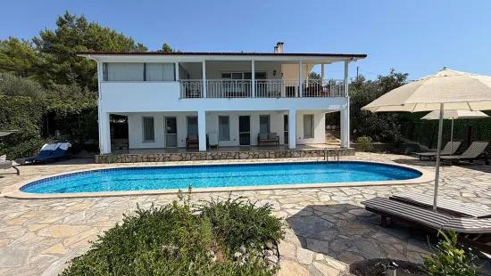Villa 4+1 for sale with lake and sea view In Gökbel, Dalyan