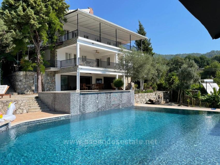 Для Продажи Вилла 5+2 в Çandır Köyceğiz - 1.232 m²