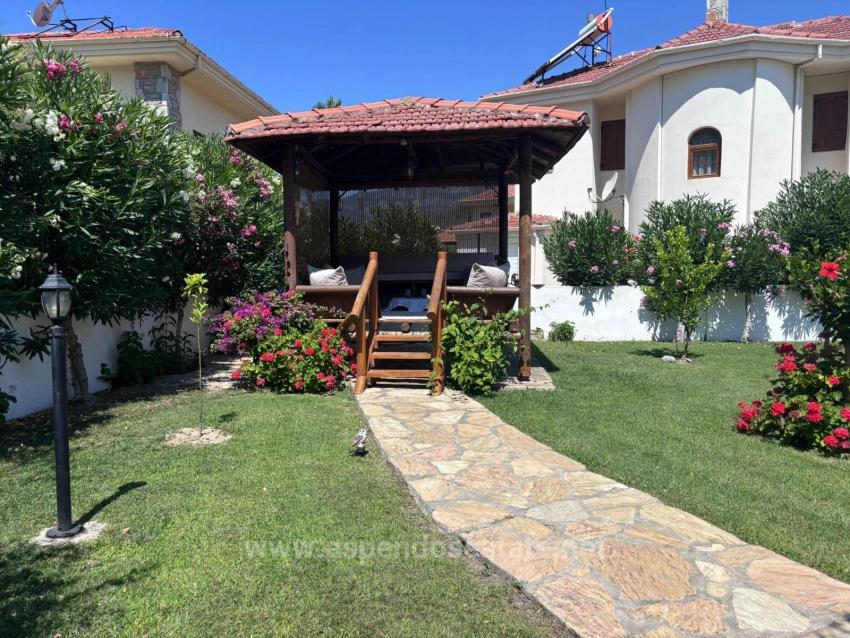 Продается Вилла Площадью 848 М² С 3 Спальнями И 1 Ванной Комнатой В Дальяне, С Видом На Гробницы Королей.