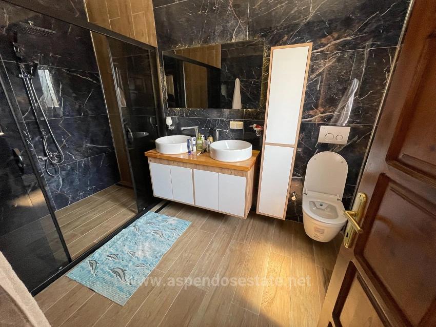 Роскошная Вилла С 4 Спальнями И 1 Ванной Комнатой Продается На Участке Площадью 7000 М2 С Видом На Пляж Далян Истузу.