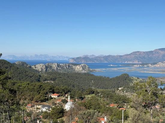 Продается Земельный Участок Площадью 1000 М2 С Видом На Море В Жилом Районе Деревни Гёкбель.