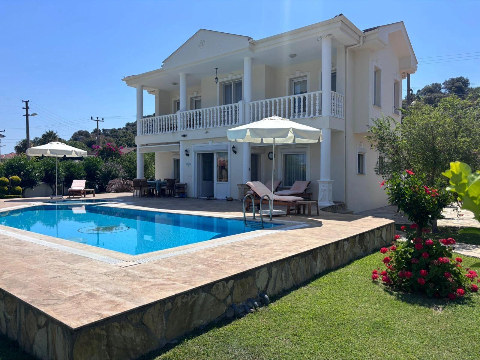 Dalyan'da 848m2 Kral Mezarları Manzaralı 3+1 Satılık Villa