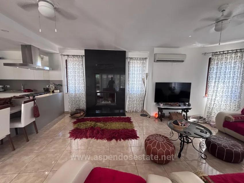 Dalyan Maraş'ta Köşebaşı 980M2 Arsa İçerisinde 5+1 Satılık Villa