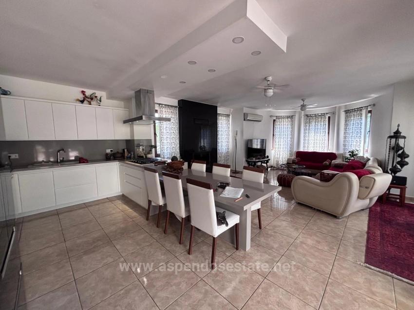 Dalyan Maraş'da Köşebaşında 980M2 Arsa İçin'de 5+1 Satılık Villa