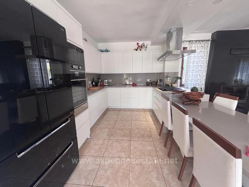 Dalyan Maraş'da Köşebaşında 980M2 Arsa İçin'de 5+1 Satılık Villa