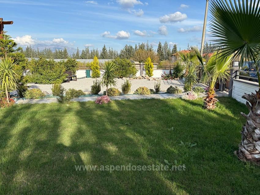 Eskiköy'de 14.136 M2 Tarla İçerisinde 4+1 Satılık Villa