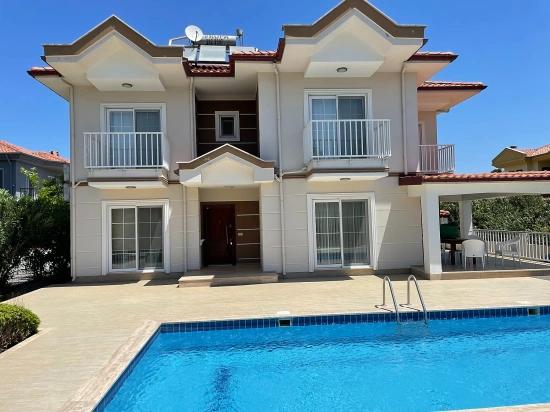 Dalyan Gülpınar'da 579M2 Arsa İçerisinde 4+1 Satılık Villa