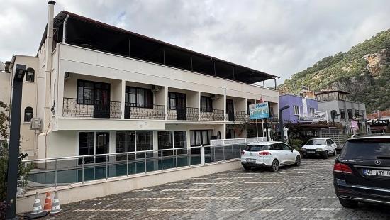 Dalyan'da 30 Odalı Kanala Yakın Satılık Otel