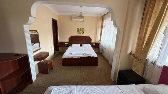 Dalyan'da 30 Odalı Kanala Yakın Satılık Otel