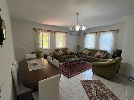 Okçular'da 514M2 Arsa İçerisinde 2 Katlı Satılık Ev
