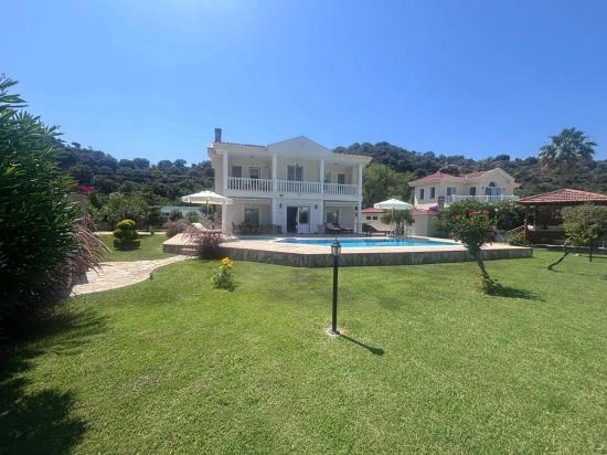 Dalyan'da 848m2 Kral Mezarları Manzaralı 3+1 Satılık Villa