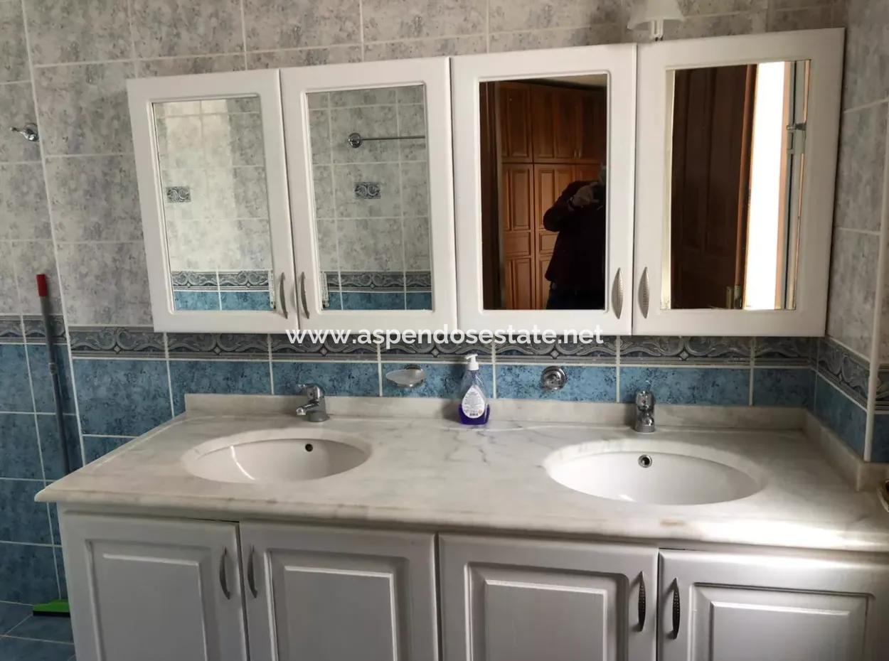 Dalyan Gülpınar'da 1100 M2 Arsa İçerisinde 6+1 Satılık Villa