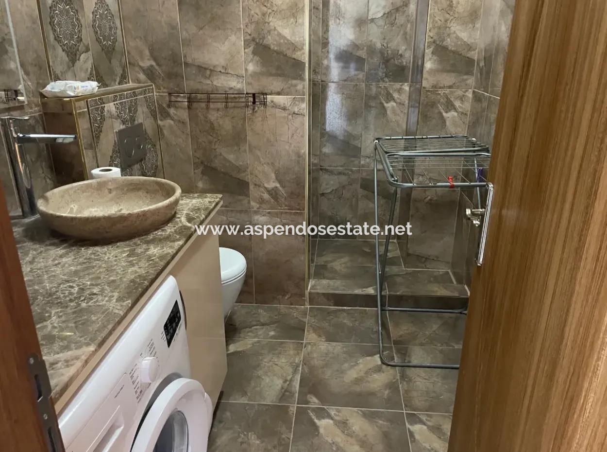 Akçapınar'da Deniz Manzaralı Satılık 6+1 Villa