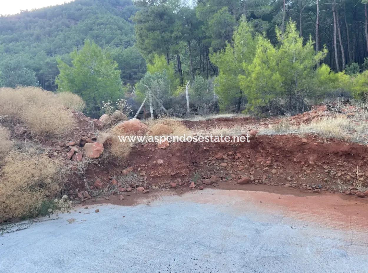 Ekincik'de Deniz Manzaralı 420M2 İmarlı Satılık Arsa