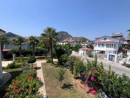 Dalyan Maraş'da Köşebaşında 980M2 Arsa İçin'de 5+1 Satılık Villa