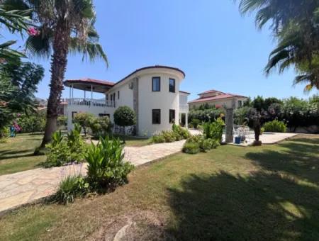 Dalyan Maraş'da Köşebaşında 980M2 Arsa İçin'de 5+1 Satılık Villa