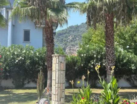 Dalyan Maraş'da Köşebaşında 980M2 Arsa İçin'de 5+1 Satılık Villa
